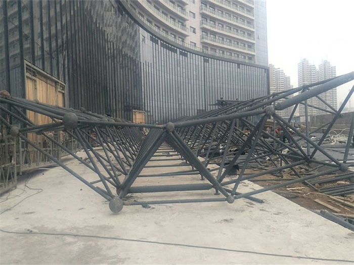 乌兰浩特万豪酒店雨棚网架